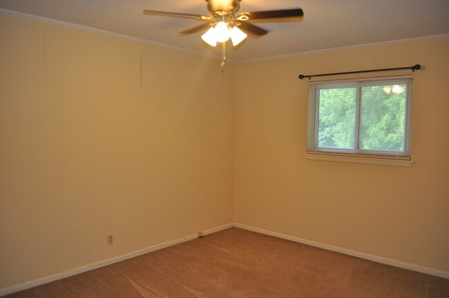 Building Photo - 2811 Pembroke Ln
