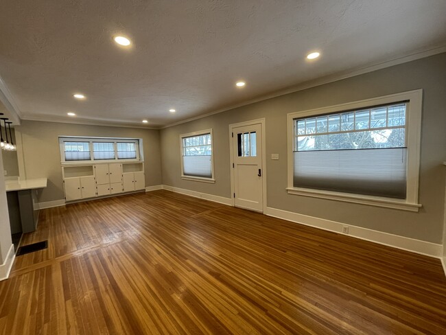 Dining area and built-in cabinets - 508 Daly Ave