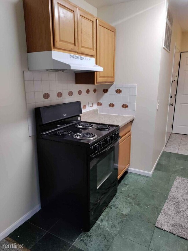 Building Photo - 2 br, 1.5 bath Condo - 1605 Maple Ter Unit 2A