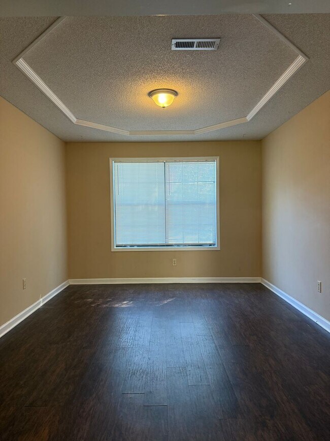 Foto del edificio - 156 Lakeside Dr