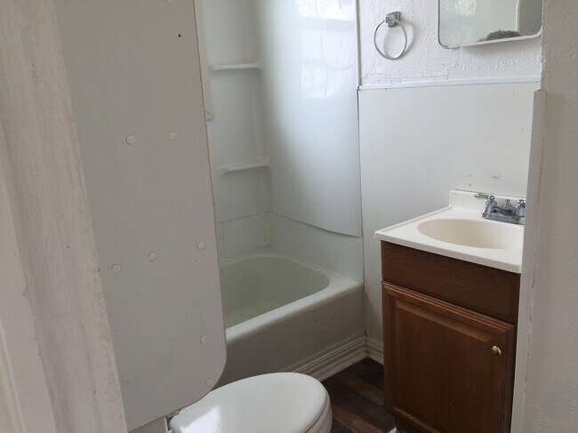 Bathroom - 121 North Ricketts Street
