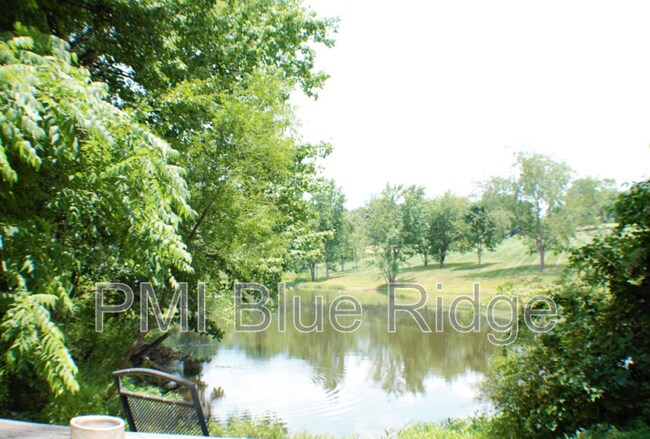 Foto del edificio - 108 Valley View Rd