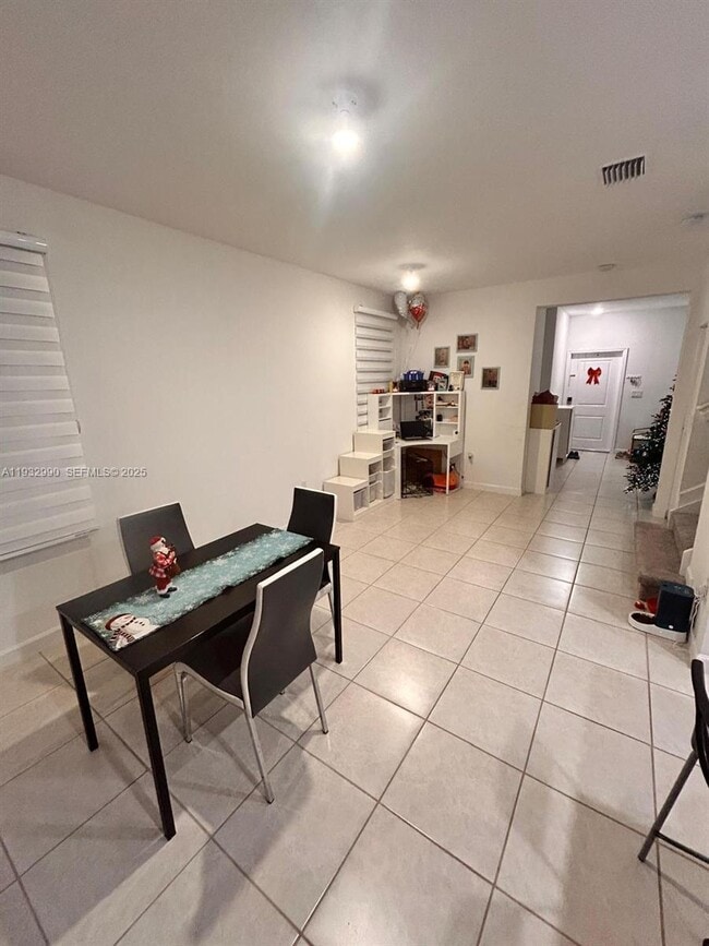 Building Photo - 1513 SE 26th Ter