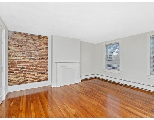 Building Photo - 96 Elm St