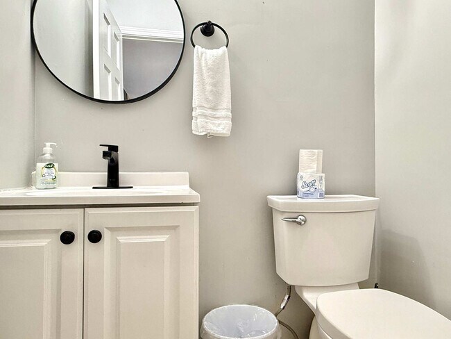 Building Photo - 1275 Sweet Pine Dr