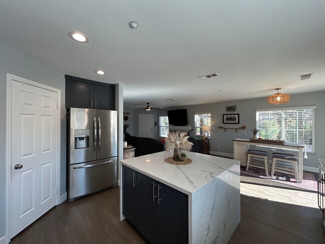 Building Photo - Fully Remodeled 3 bed 2.5 bath Home in the...