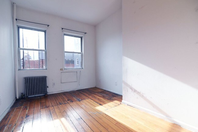 Building Photo - 517 Graham Ave