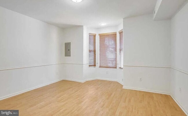 Building Photo - 729 10th St NE