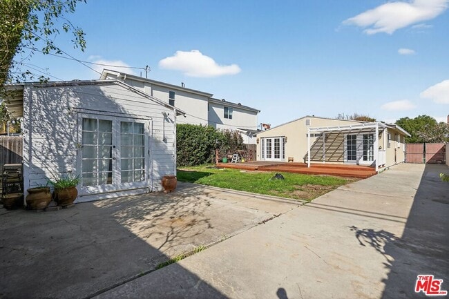 Building Photo - 4055 Moore St