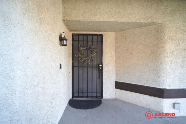 Building Photo - Cozy 3 Bedroom Home at White Ln. & Stine rd.