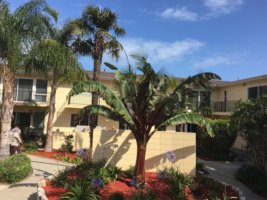1021 Cliff Dr Unit 8, Santa Barbara, CA 93109 Room for Rent in Santa