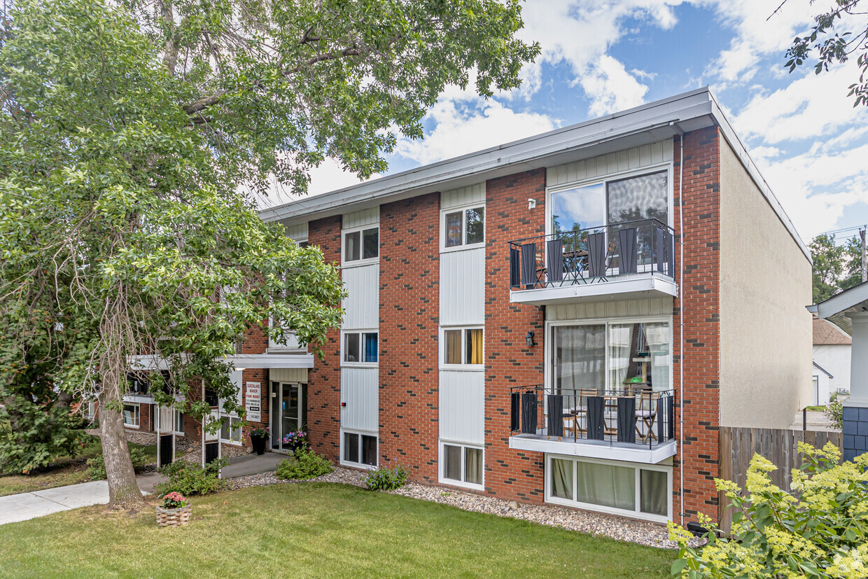 Primary Photo - Queenland Apartments