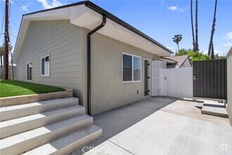Building Photo - 8538 Tampa Ave