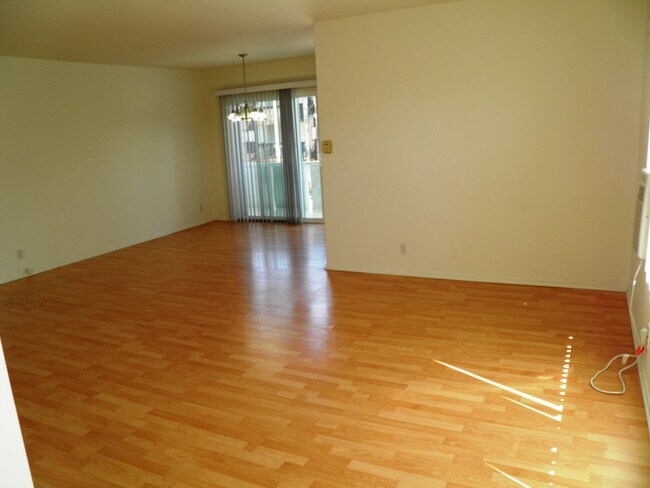 Building Photo - 1487 Reeves St