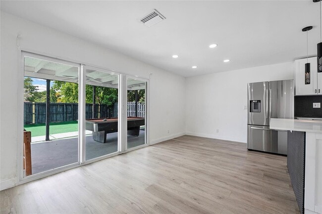 Foto del edificio - 2416 NW 98th Ln