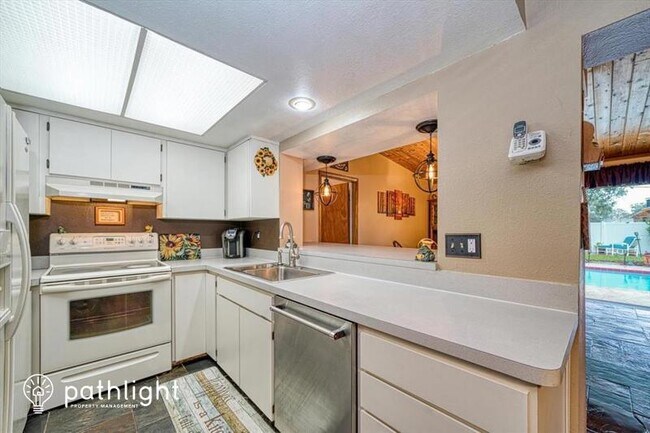 Building Photo - 10202 56Th Street N, Pinellas Park, FL, 33782