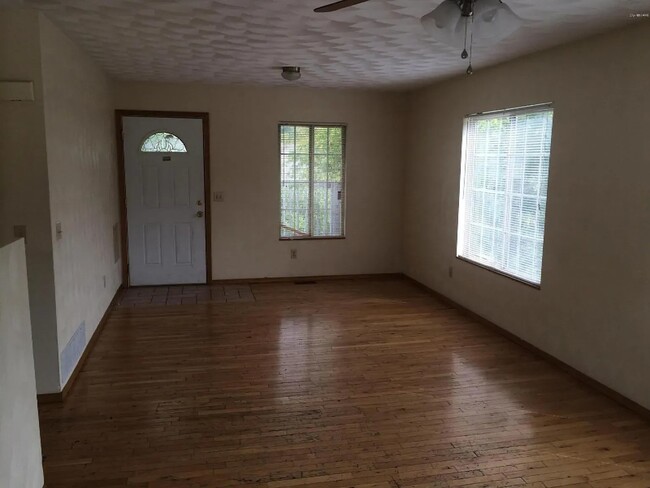 Building Photo - 1209 Jack Pine Dr
