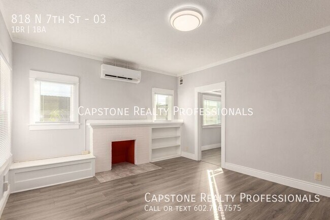 Building Photo - Downtown 1 Bedroom, 1 Bath! Walk to plenty...