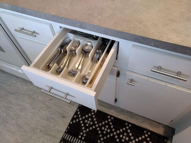 Building Photo - 2615 Garden Dr N