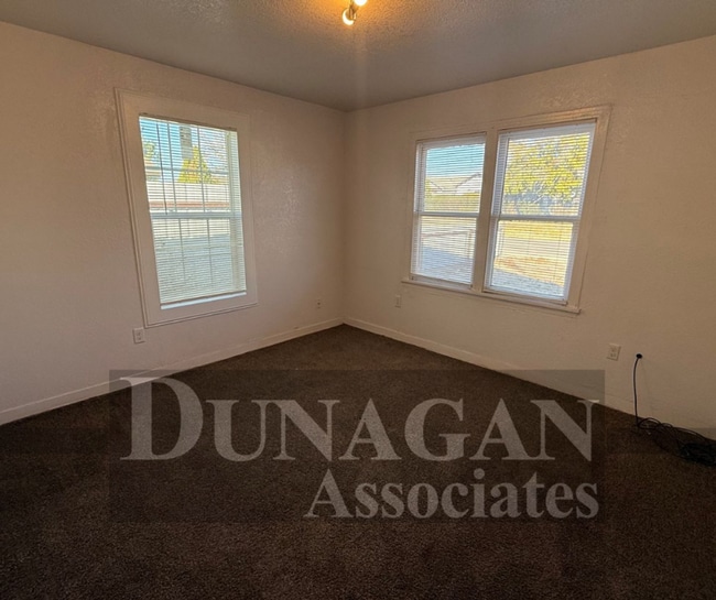 Building Photo - PRICE REDUCED !! OPEN HOUSE ON 1/15 3:10-3:20 2 bed room 1 bath