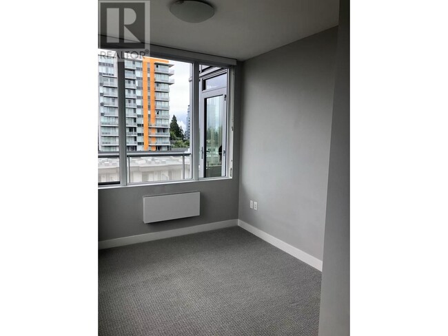 Photo du bâtiment - 9393-9393 Tower Rd