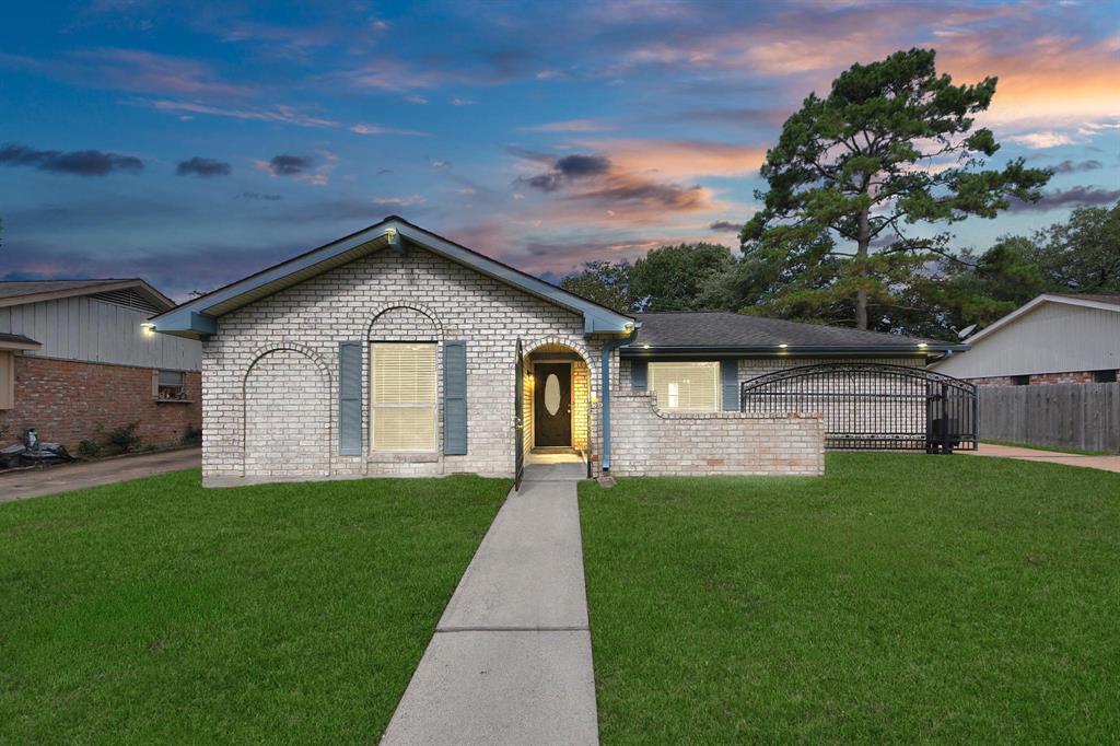 Foto principal - 23223 Canyon Lake Dr