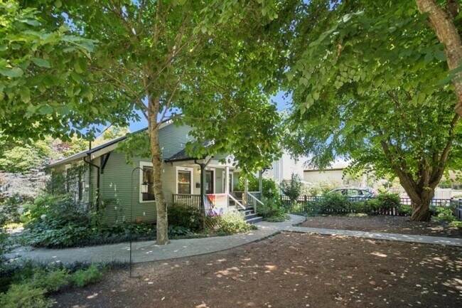 Foto del edificio - 3 bedroom in Seattle WA 98108
