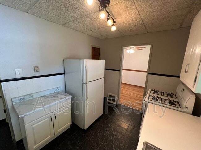 Building Photo - 9567 Cantwell Dr