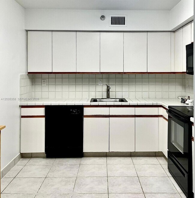 Foto del edificio - 3530 Mystic Pointe Dr
