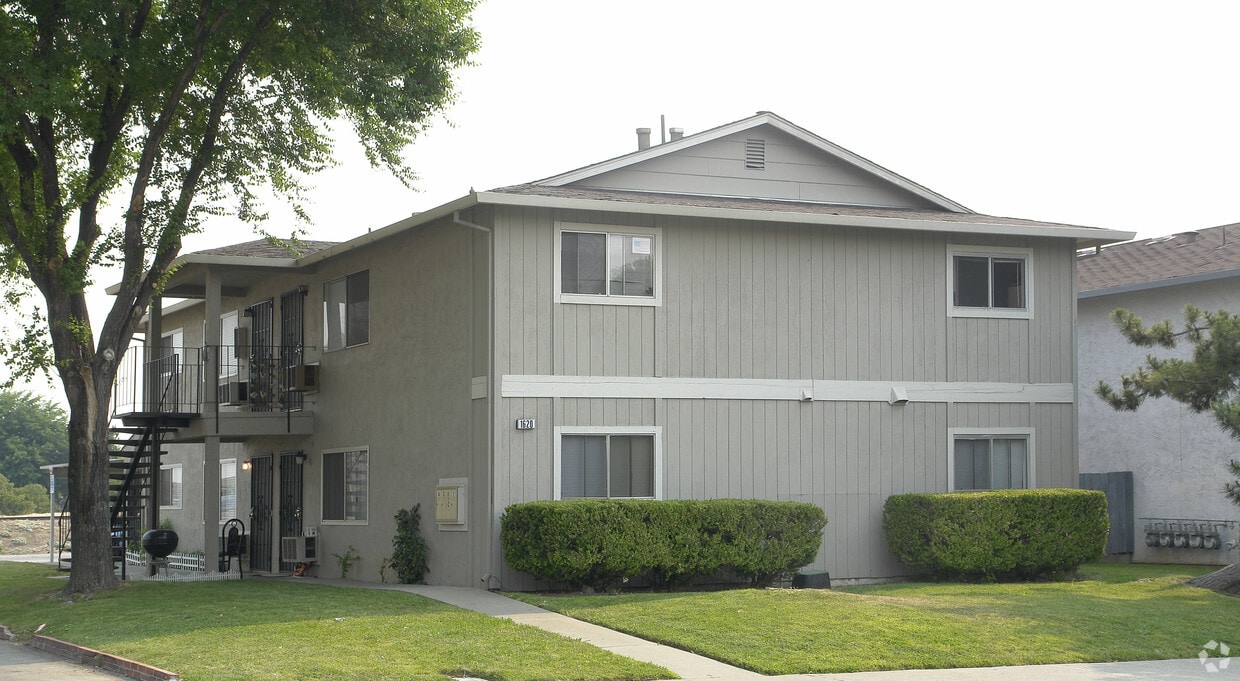 Primary Photo - 1620 Sycamore Dr