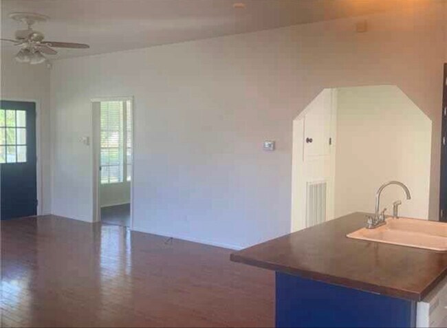 Foto del edificio - 402 S Cherry St