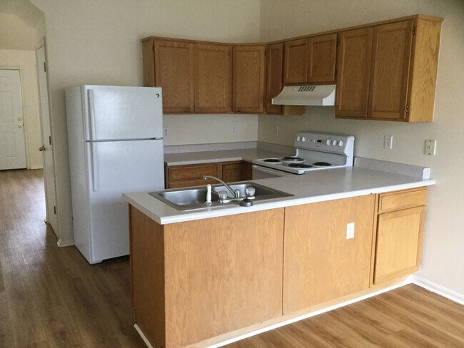 Building Photo - 3 BEDROOM, 2 BATHROOM, VILLAGE CREEK TOWNHOME WITH 1 CAR ATTACHED GARAGE