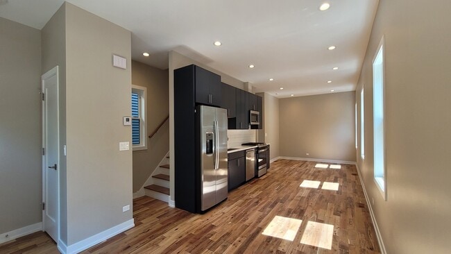Building Photo - 2219 N Kimball Ave