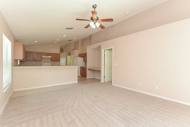 Foto del edificio - 1050 Bluegrass Dr