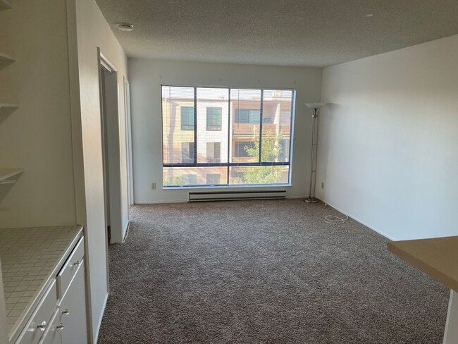 Building Photo - TOP FLOOR UNIT!!! Studio Condo Available i...