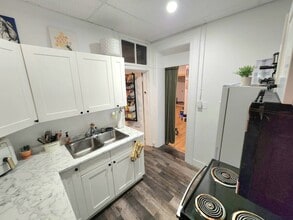 Building Photo - 20 Queen St