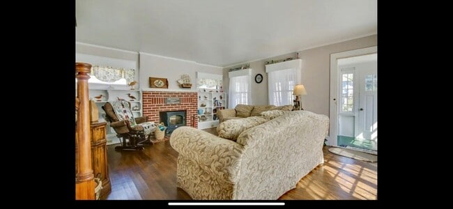 Building Photo - 6346 Cropper St