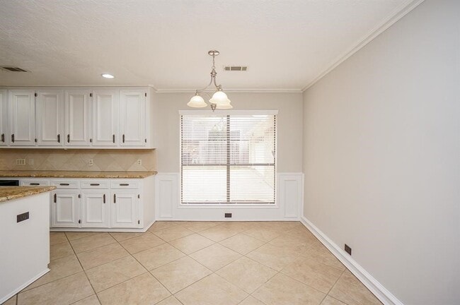 Building Photo - 2918 E Elm Cir
