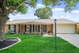 Building Photo - 5443 Redstart St