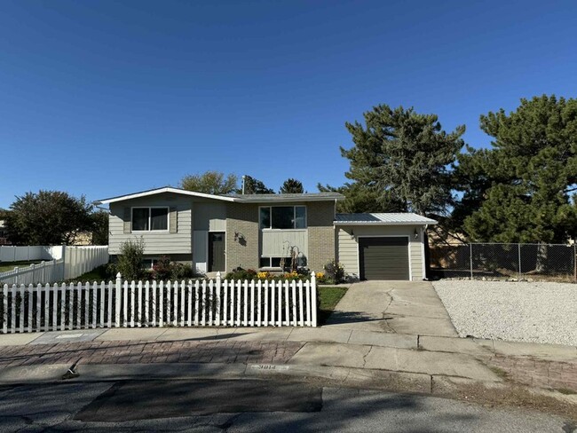Photo - 3814 W Mansfield Cir (West Jordan, UT) House