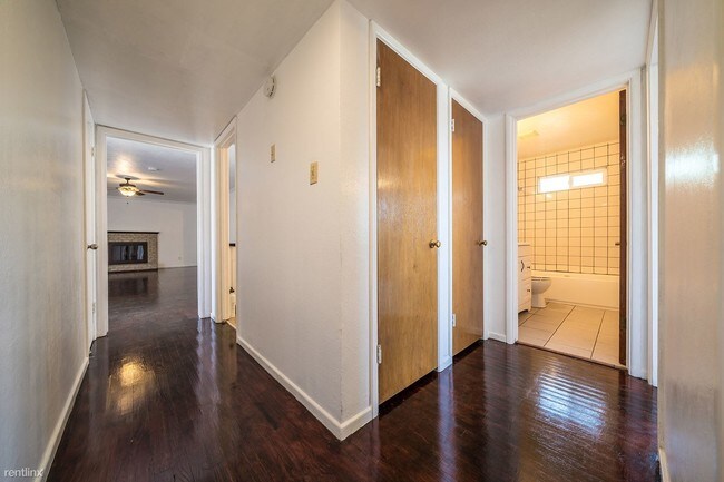 Building Photo - 4 br, 2 bath House - 1927 N Douty St