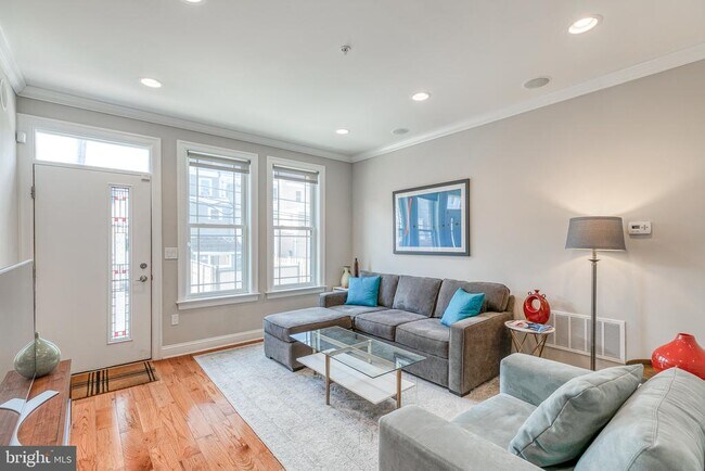 Foto del edificio - 2729 W Harper St