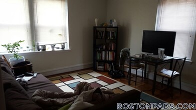 Building Photo - 349 Pleasant St