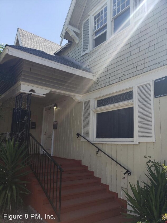 Primary Photo - 3 br, 2 bath Apartment - 2624 S Budlong Ave