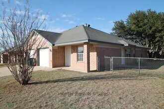 Building Photo - 3211 Raven Dr