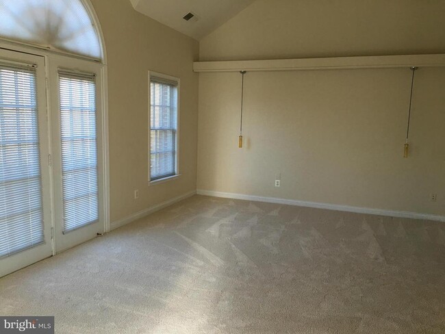 Building Photo - 3900 Hillandale Ct NW