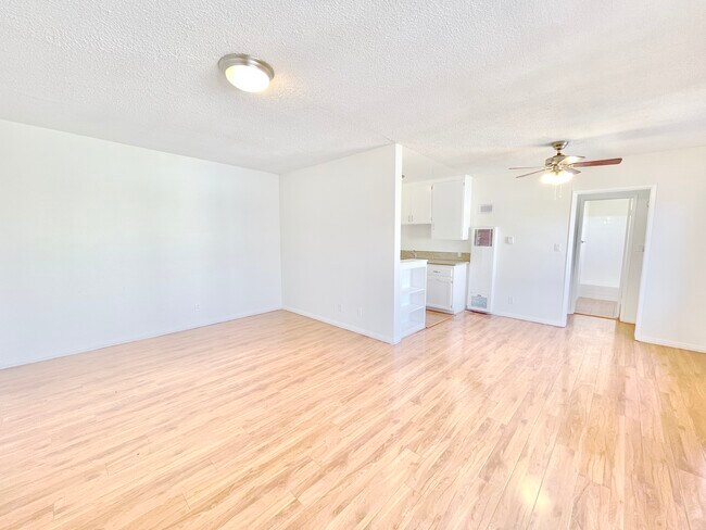 Building Photo - 15115 Victory Blvd