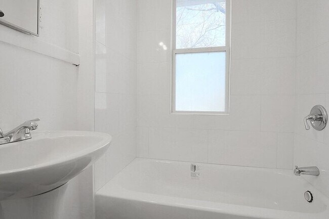 Building Photo - 332-334 N Burgess Ave