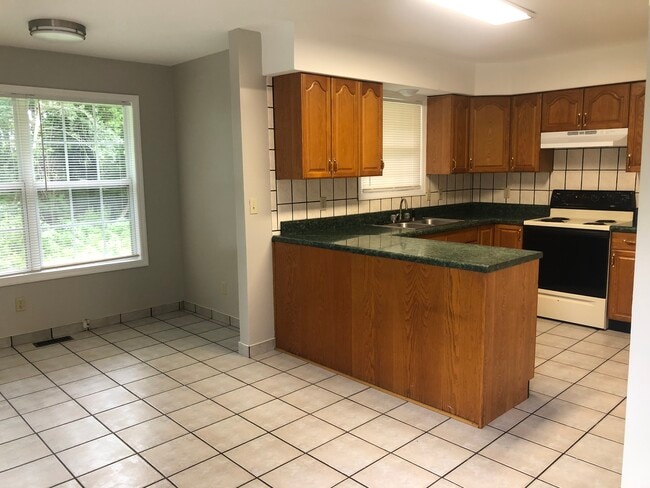 Foto del edificio - 254 Sloans Grove Rd