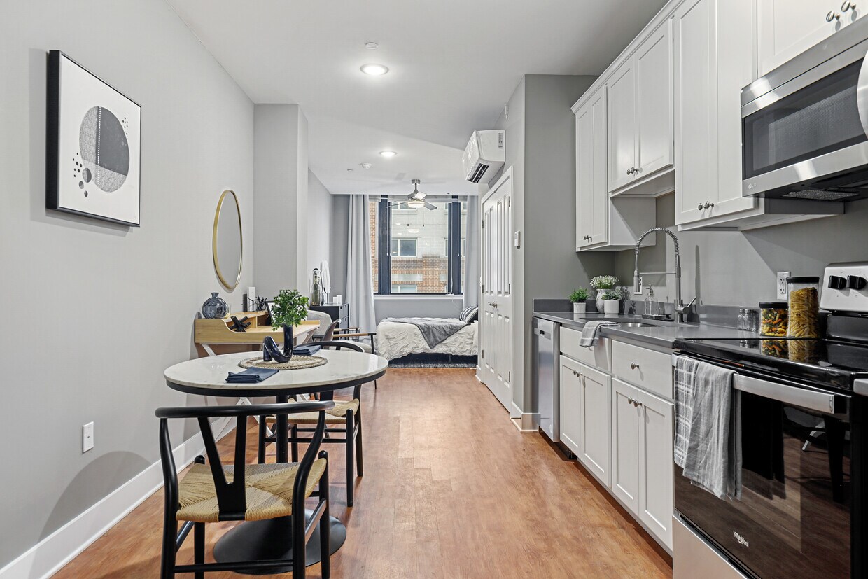 Foto principal - 300 W Fayette Apartments